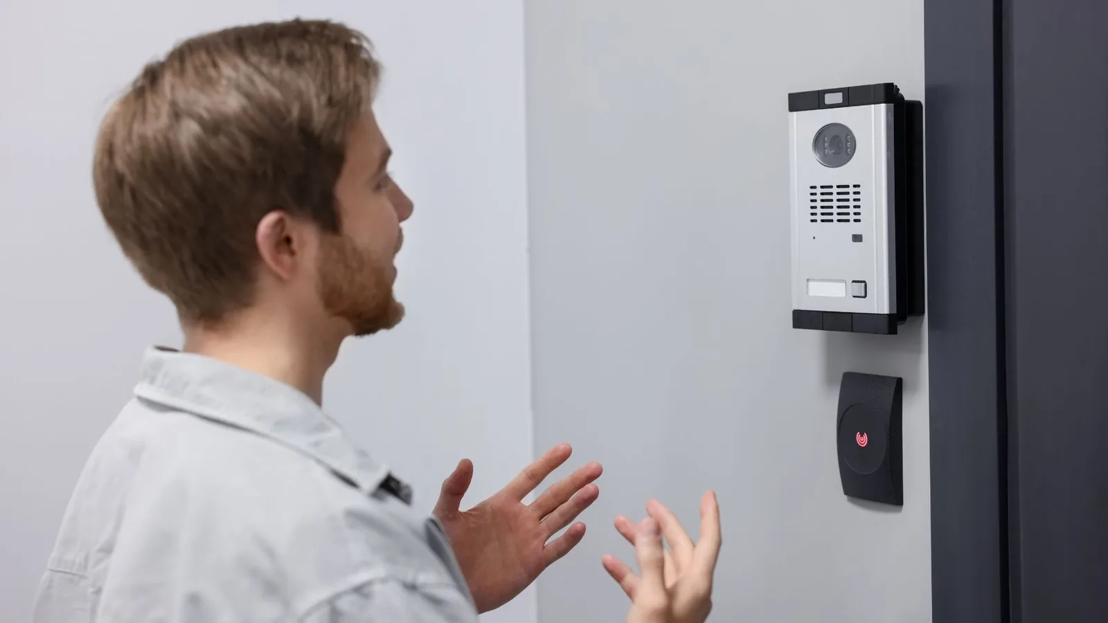 Video-Gegensprechanlage am Wohnungseingang